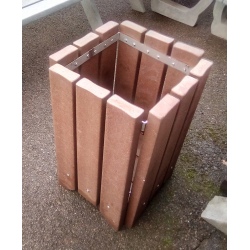 Poubelle carrée plastique recyclé marron 48,5 X 48,5 X H73 cm